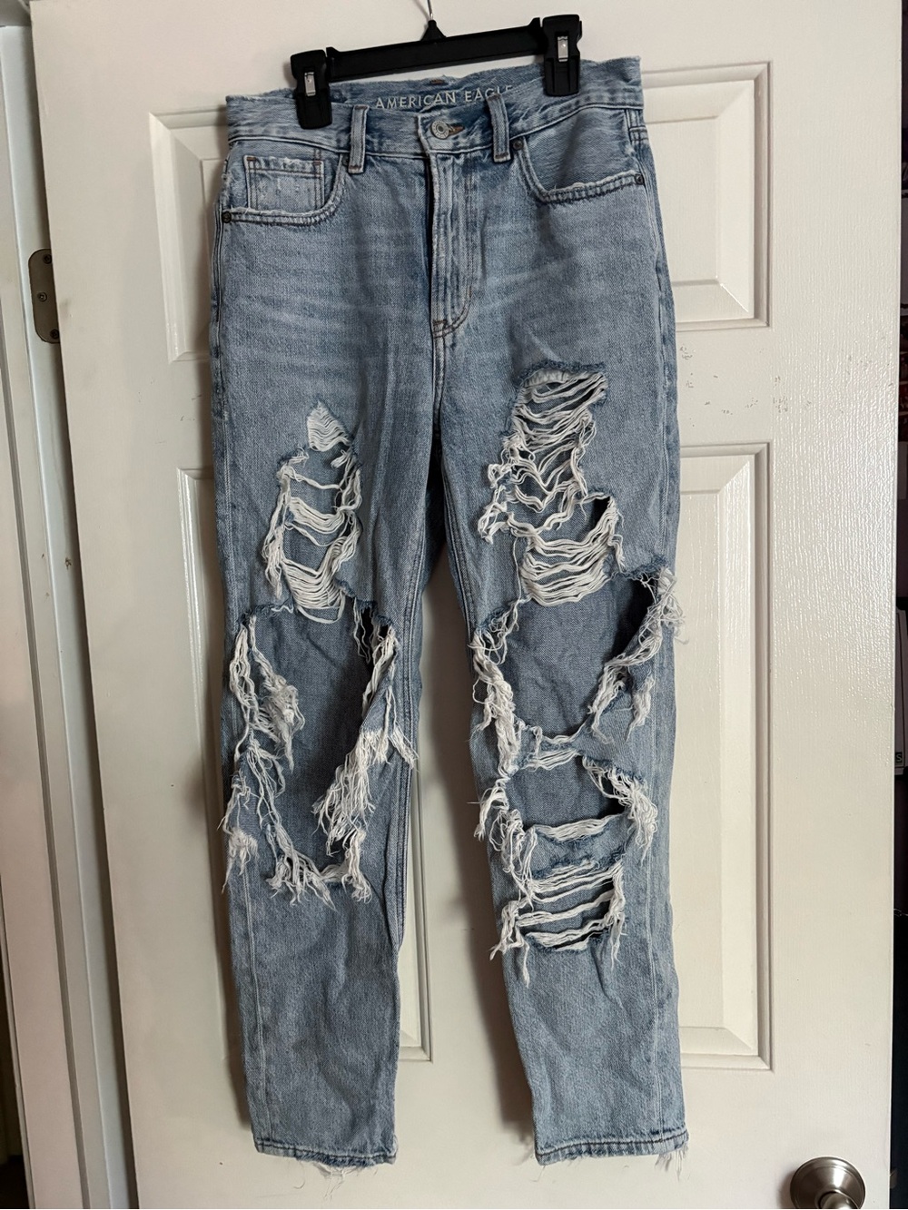 American Eagle Outfitters Light Wash Distressed Women’s Mom Jeans - Light Blue